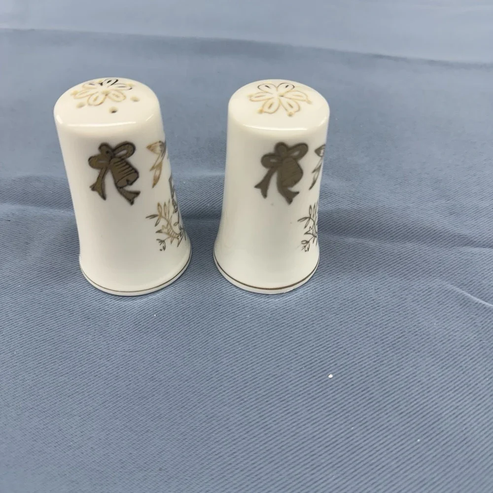 LEFTON Salt and Pepper Shakers White And Gold VTG 1950s